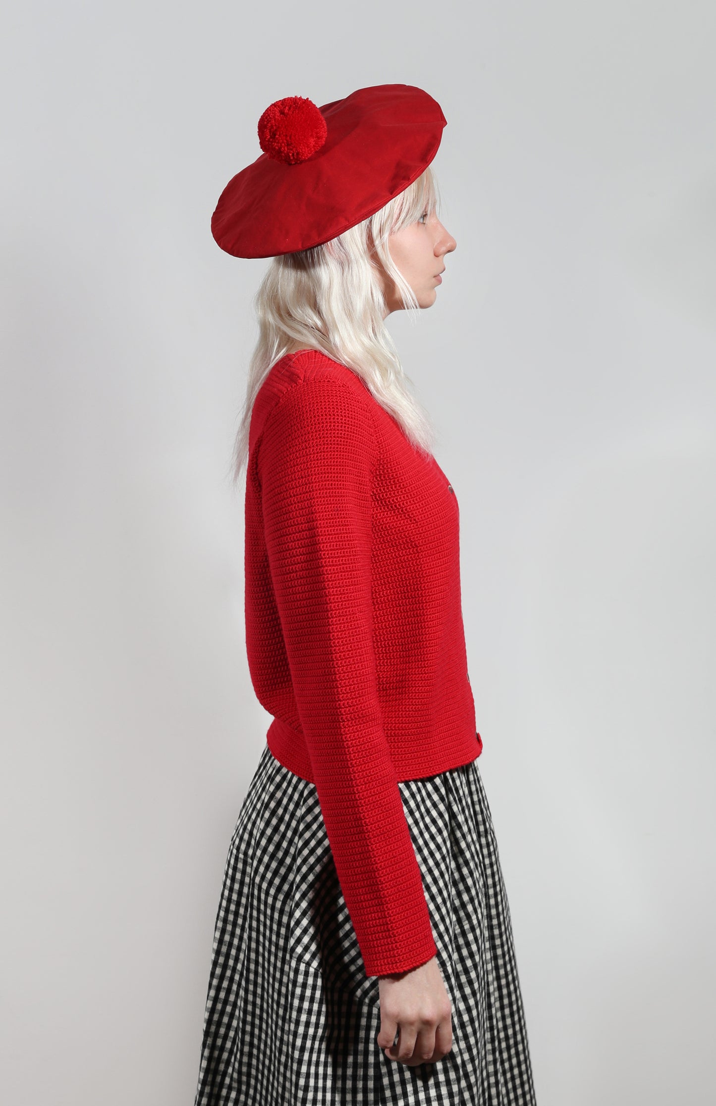 Round neck cardigan in red