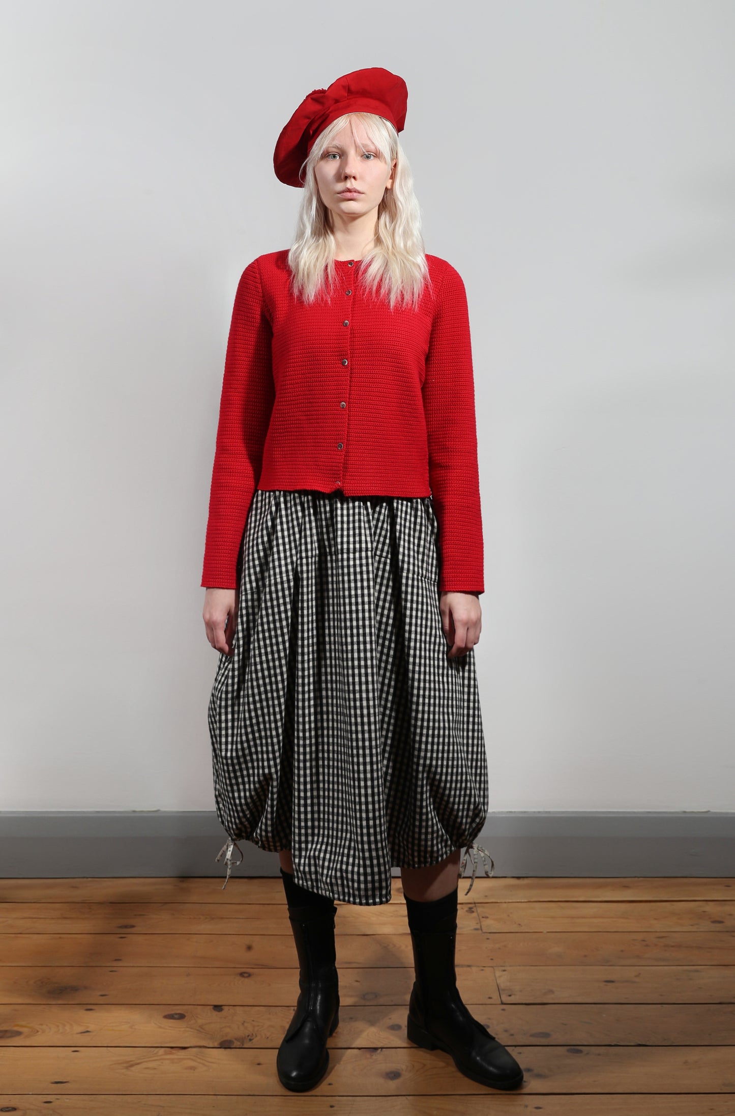 Round neck cardigan in red